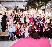 &Scaron;ventinis spindesys ant podiumo &ndash; &bdquo;Catwalk&ldquo; kalėdinis madų &scaron;ou &bdquo;Vilnius Outlet&ldquo;