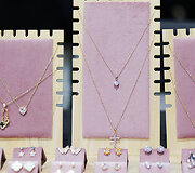 &bdquo;Vilnius Outlet&ldquo; vykstančios &bdquo;Kalėdinės mugės&ldquo; radiniai: siūlo dovanas ir mąstantiems drąsiai, ir jau turintiems viską 
