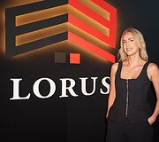 Įspūdingoje erdvėje &bdquo;Porsche&ldquo; automobilių apsuptyje &ndash; įmonių grupės &bdquo;Lorus&ldquo; &scaron;ventė