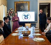 Kairėje Monika Zavistanavičiūtė, Kazickų &scaron;eimos fondo l. e. p. vykdomoji direktorė Lietuvoje, de&scaron;inėje Dovydas Buslavičius, K&Scaron;F Projektų koordinatorius