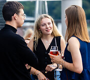 Rožinė premjera Kaune: A. Tapinas su &bdquo;Volfas Engelman Nealkoholinis&ldquo; pristatė Nidos festivaliui sukurtą gėrimą