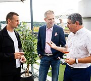 Rožinė premjera Kaune: A. Tapinas su &bdquo;Volfas Engelman Nealkoholinis&ldquo; pristatė Nidos festivaliui sukurtą gėrimą