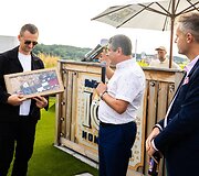 Rožinė premjera Kaune: A. Tapinas su &bdquo;Volfas Engelman Nealkoholinis&ldquo; pristatė Nidos festivaliui sukurtą gėrimą