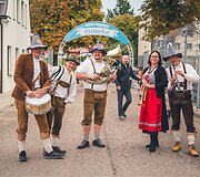 Kauno &bdquo;Oktoberfeste&ldquo; &ndash; ne tik bavari&scaron;kos linksmybės, bet ir konkursas: pasipuo&scaron;usių laukia staigmenos