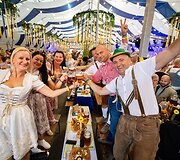 Kauno &bdquo;Oktoberfeste&ldquo; &ndash; ne tik bavari&scaron;kos linksmybės, bet ir konkursas: pasipuo&scaron;usių laukia staigmenos
