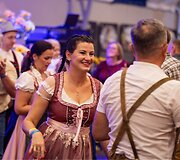 Kauno &bdquo;Oktoberfeste&ldquo; &ndash; ne tik bavari&scaron;kos linksmybės, bet ir konkursas: pasipuo&scaron;usių laukia staigmenos