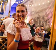 Kauno &bdquo;Oktoberfeste&ldquo; &ndash; ne tik bavari&scaron;kos linksmybės, bet ir konkursas: pasipuo&scaron;usių laukia staigmenos