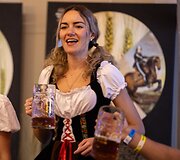 Kauno &bdquo;Oktoberfeste&ldquo; &ndash; ne tik bavari&scaron;kos linksmybės, bet ir konkursas: pasipuo&scaron;usių laukia staigmenos