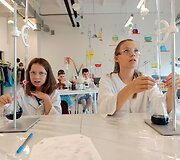Mąstyti, kurti, tobulėti: į &bdquo;Ogmios miestą&ldquo; vaikus kviečia intelektinius talentus ugdantys būreliai  