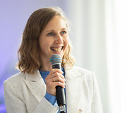 Radijo stotis M1 pristatė mėlynos spalvos pieną