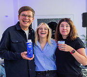 Radijo stotis M1 pristatė mėlynos spalvos pieną