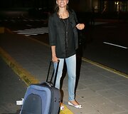 Dainininkė Goda Sabutytė tarptautiniame Vilniaus oro uoste.