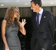 Shakira ir Ispanijos ministras pirmininkas Jose Luisas Rodriguezas Zapatero.