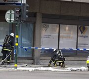 Ugniagesiai stebi padėtį.