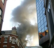 Dūmai matomi Londono centre