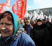 Tarp demonstrantų buvo jaunų ir senų žmonių.