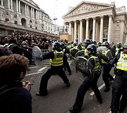Demonstrantų ir policijos susirėmimas