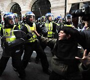 Demonstrantų ir policijos susirėmimas
