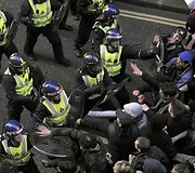 Policijos ir demonstrantų susirėmimas