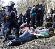 Suimti demonstrantai