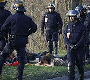 Suimti demonstrantai