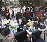 Daiktai, i&scaron;ne&scaron;ti i&scaron; parlamento