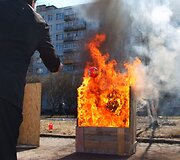&bdquo;Shar&ldquo; kamuoliukas metamas į ugnį.