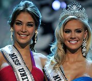 &bdquo;Mis visata&ldquo; Dayana Mendoza i&scaron; Venesuelos ir &bdquo;Mis JAV&ldquo; Carolina Kristen Dalton i&scaron; &Scaron;iaurės Karolinos