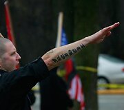 Skanduojantis protesto dalyvis