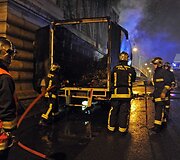 Protesto dalyvių padegtas automobilis