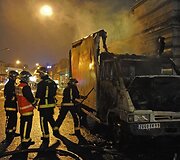 Protesto dalyvių padegtas automobilis