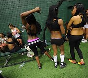 Kadidatės į Apatinio trikotažo moterų amerikieti&scaron;ko futbolo lygą