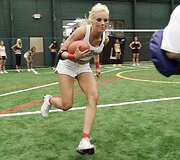 Kadidatės į Apatinio trikotažo moterų amerikieti&scaron;ko futbolo lygą