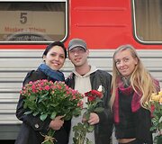 Sashą Son(g) pasitiko gėlių puok&scaron;tėmis.