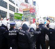 Demonstrantų ir policijos susirėmimas.