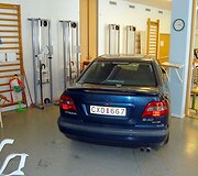 Automobilis sporto salėje