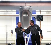 Bertrandas Piccardas ir Andre Borschbergas pristato savo kūrynį.