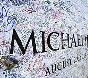 Apra&scaron;ynėtas Michaelo Jacksono plakatas