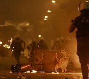 Kadras i&scaron; riau&scaron;ių