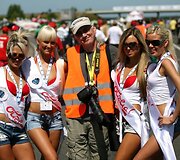 Merginos puo&scaron;ia 1000 km lenktynes