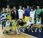 &bdquo;Erelių&ldquo; komanda pozuoja nuotraukai