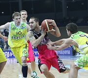 D.Low veržiasi prie krep&scaron;io
