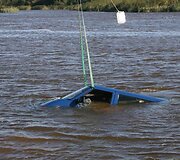 Automobilis Skirvytės upėje