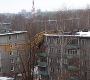 Griūdamas kranas visi&scaron;kai sugriovė butą penktajame auk&scaron;te.