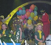 Marijonas Mikutavičius scenoje pasirodė su vežimėliu.