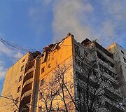 Rusijos raketų smūgis į Kyjivo daugiabučius