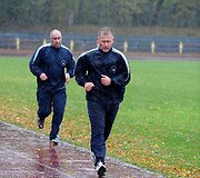 Kariuomenės vadas Arvydas Pocius i&scaron;laikė fizinio parengtumo testą.