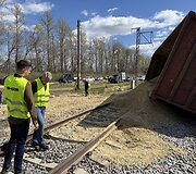 Kėdainių rajone nuo geležinkelio bėgių nuriedėjo skaldą gabenę vagonai.