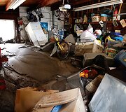 Žemės nuo&scaron;liaužos ir vanduo suniokojo La Kanada Flintridžo gyventojų turtą.