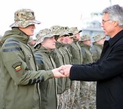 Į tarptautinę operaciją &bdquo;Atalanta&ldquo; i&scaron;lydėta nauja Lietuvos karių pamaina